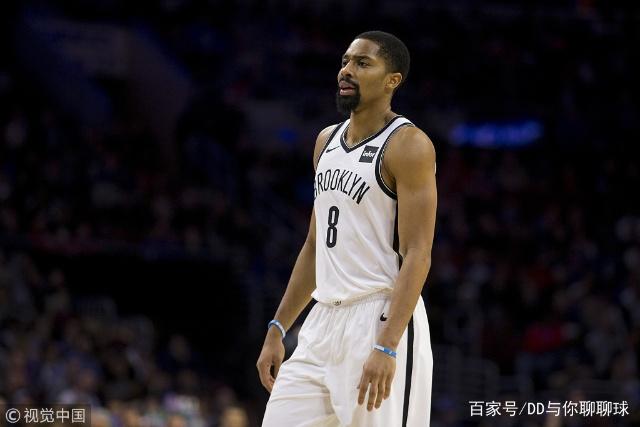 布斯克茨与阿尔巴现身迈阿密网球表演赛，为同胞阿卡助阵